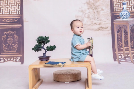 黄山宝宝眼睛肿是什么原因